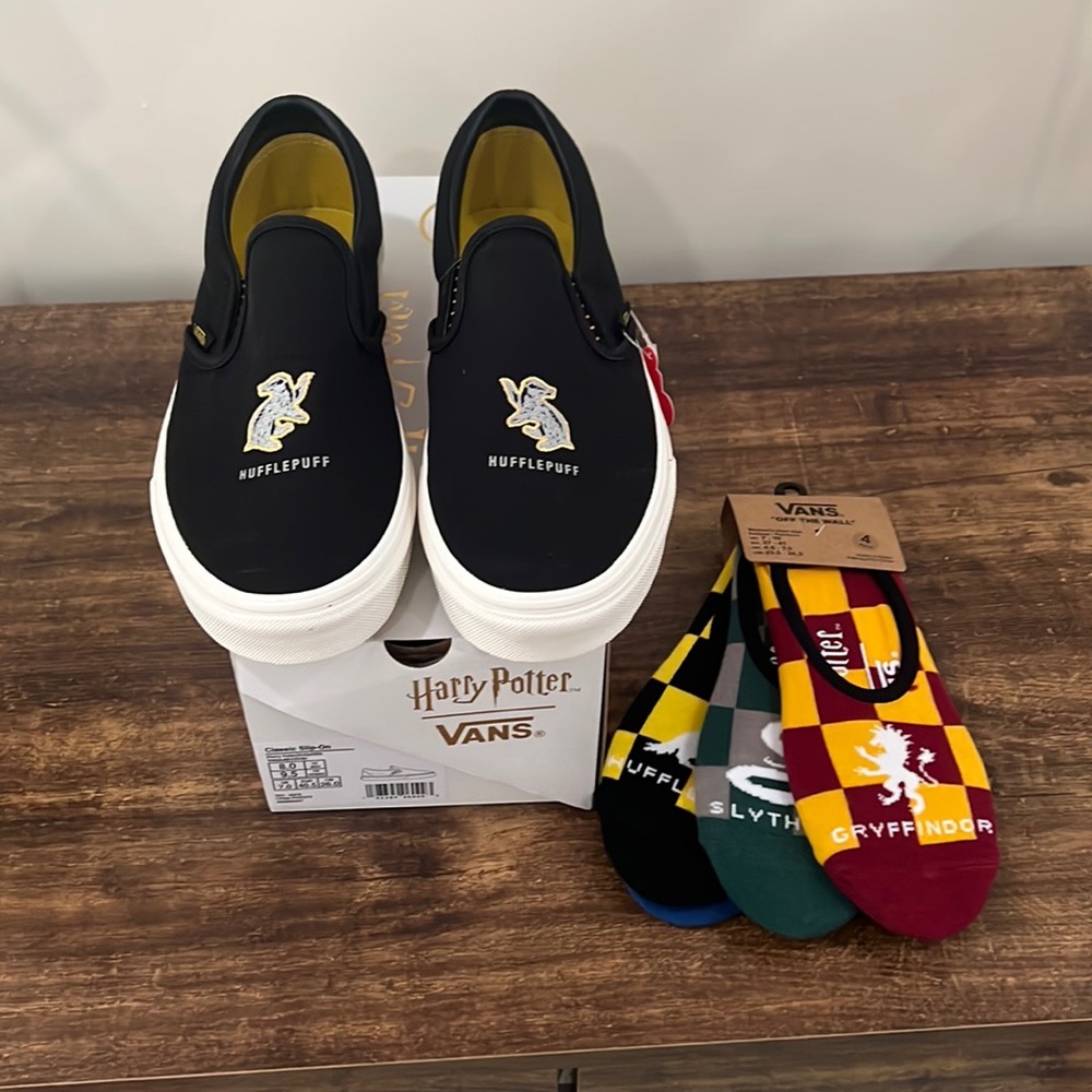 Hufflepuff Harry Potter slip on vans in women's 9 1/2